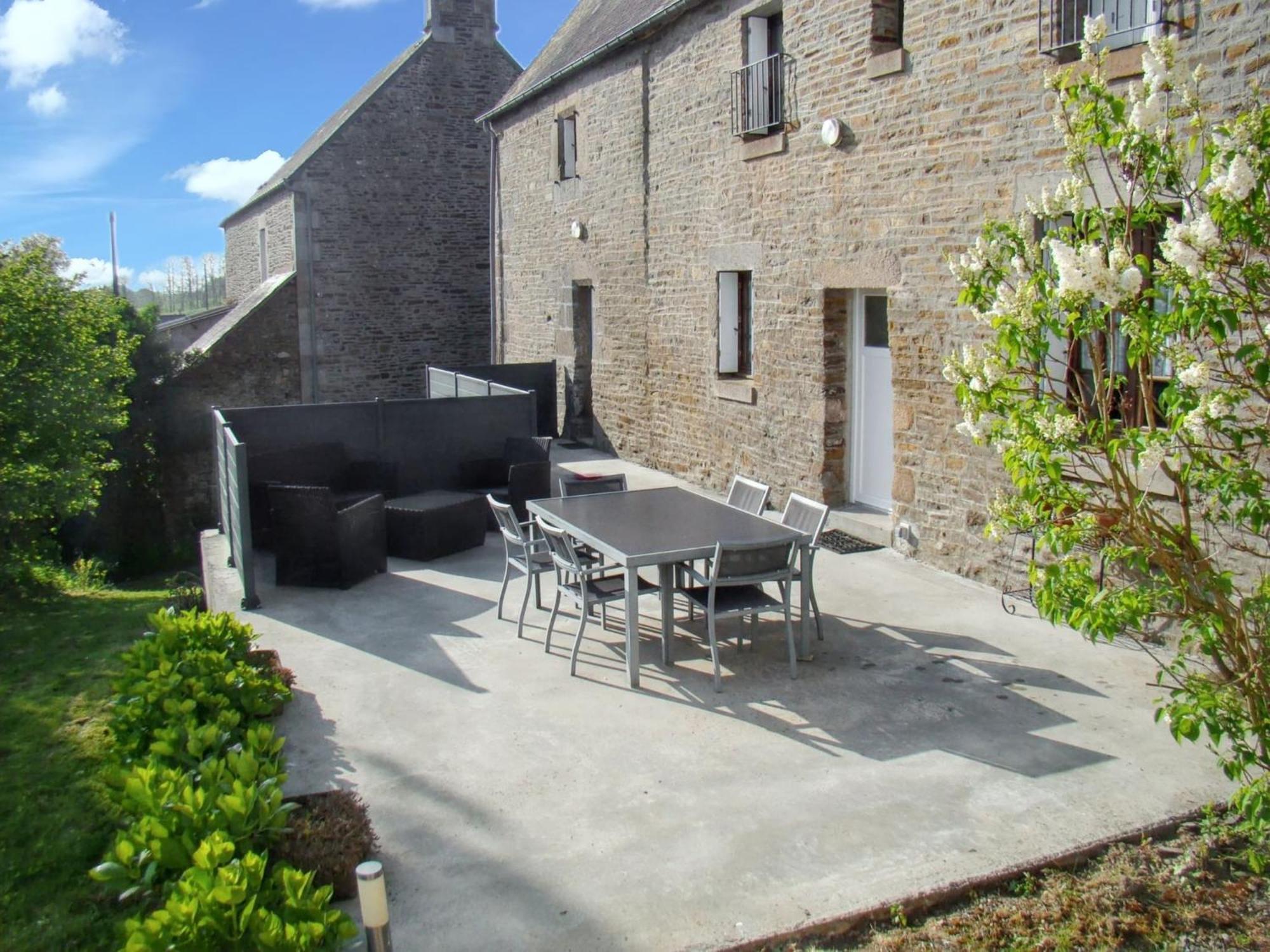 Maison Charmante A Sougeal Avec Superbe Jardin Exterior photo